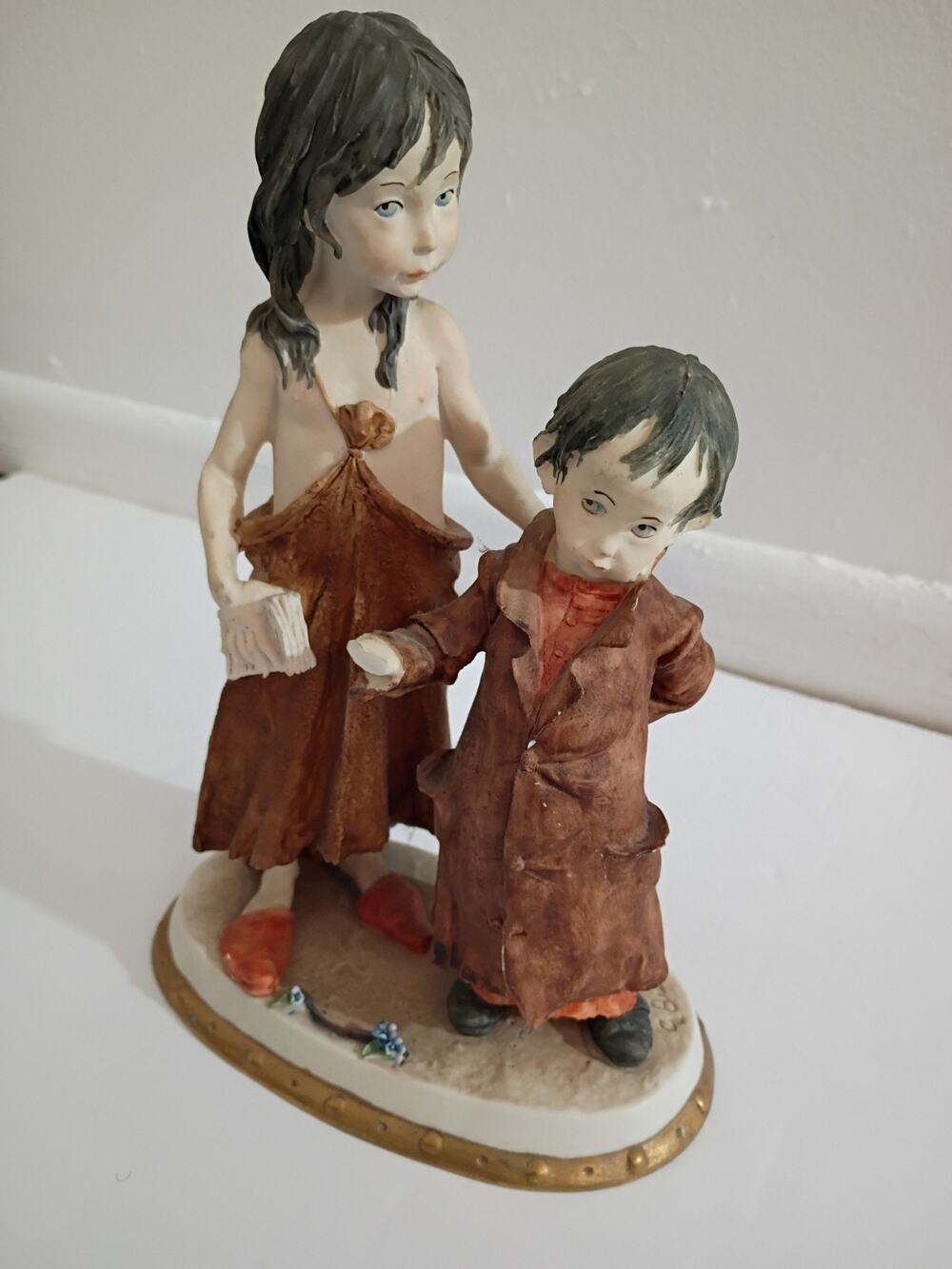 (BROKEN HAND) Giuseppe Armani Sculpture” The Runaways” 9" Figurine Boy And Girl
